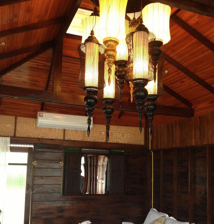 At Casa Guesthouse Amphawa Phòng bức ảnh