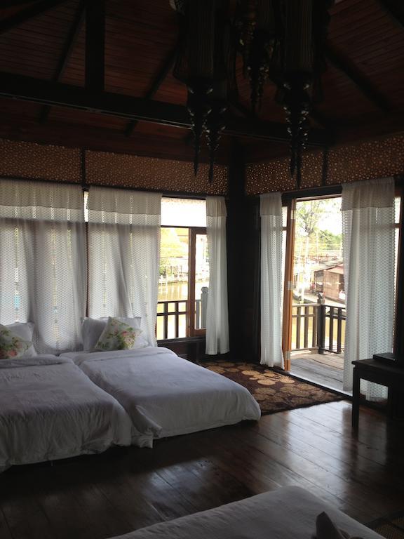 At Casa Guesthouse Amphawa Phòng bức ảnh