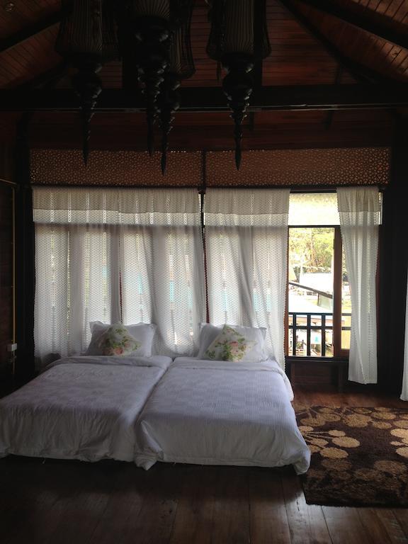 At Casa Guesthouse Amphawa Phòng bức ảnh