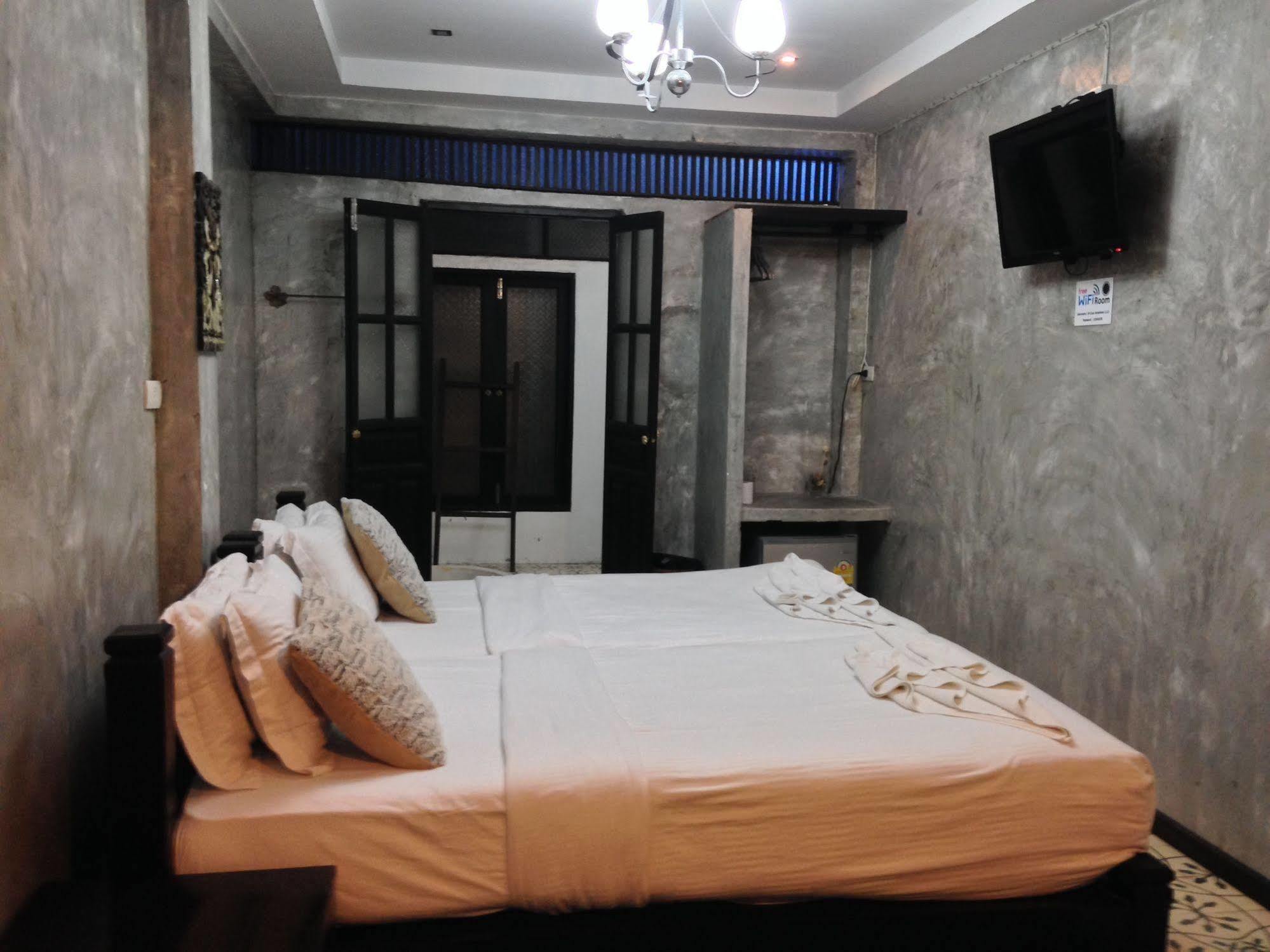 At Casa Guesthouse Amphawa Ngoại thất bức ảnh