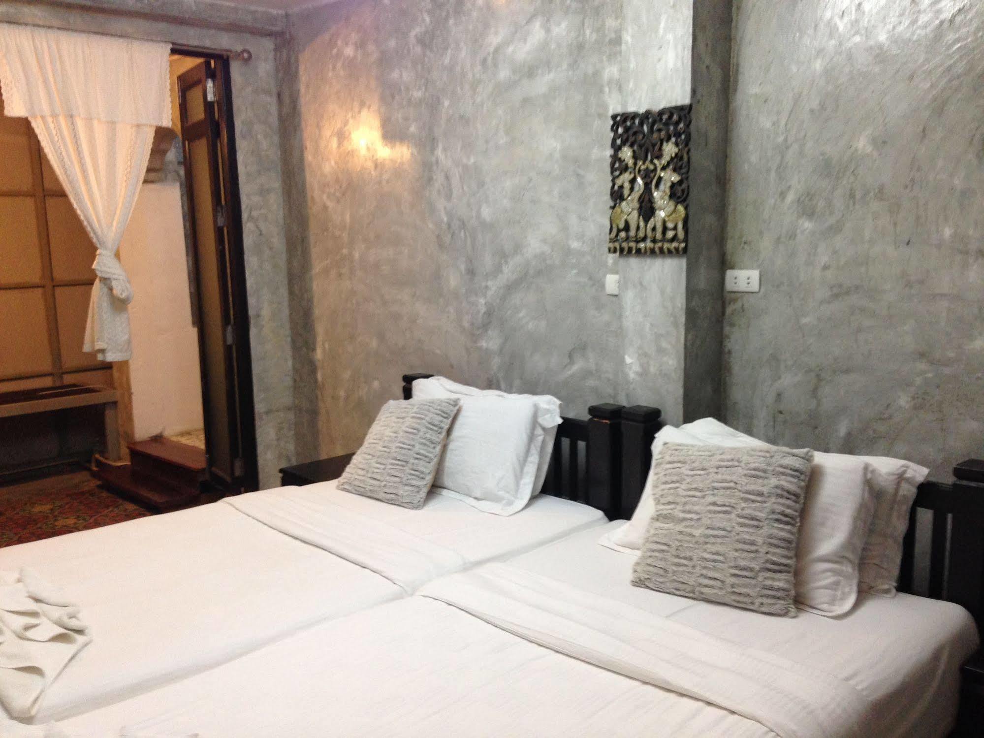 At Casa Guesthouse Amphawa Ngoại thất bức ảnh